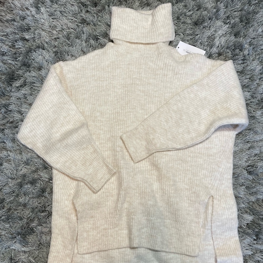 New Women’s Stradivarius Soft Beige/Off White Turtle Neck Oversize Sweater XS